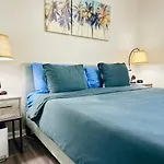 Beach Front Condo, King Size Bed, Sleeps 4