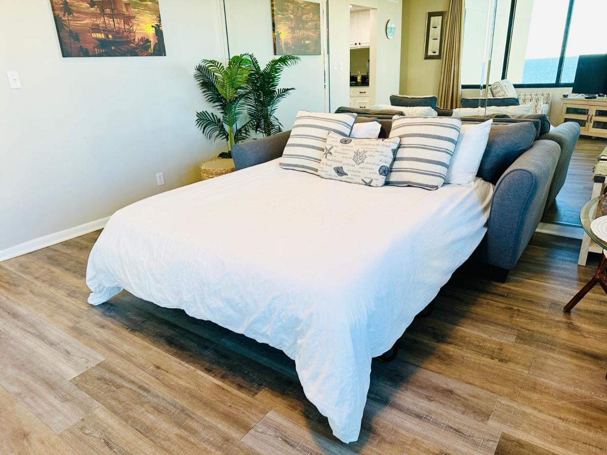 Beach Front Condo, King Size Bed, Sleeps 4 Panama City Beach