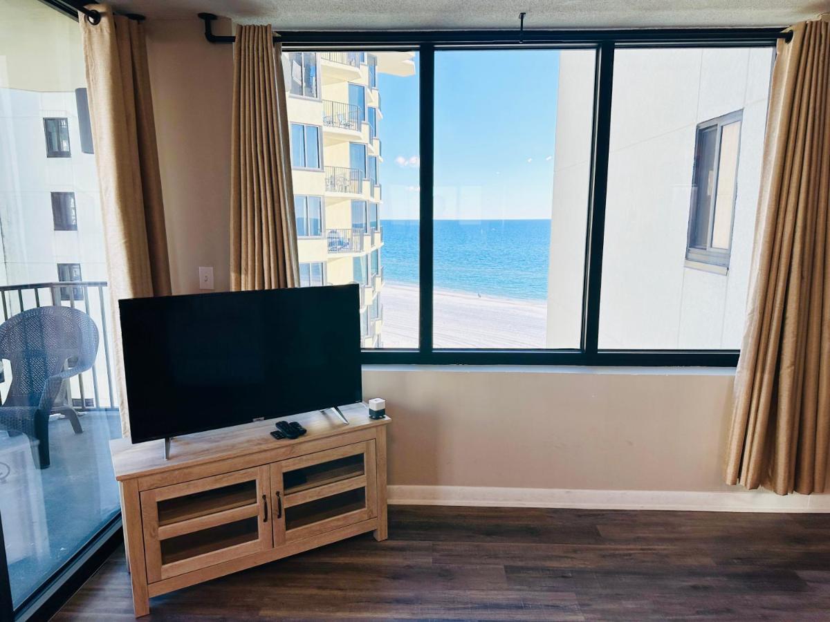 Beach Front Condo, King Size Bed, Sleeps 4 * Panama City Beach